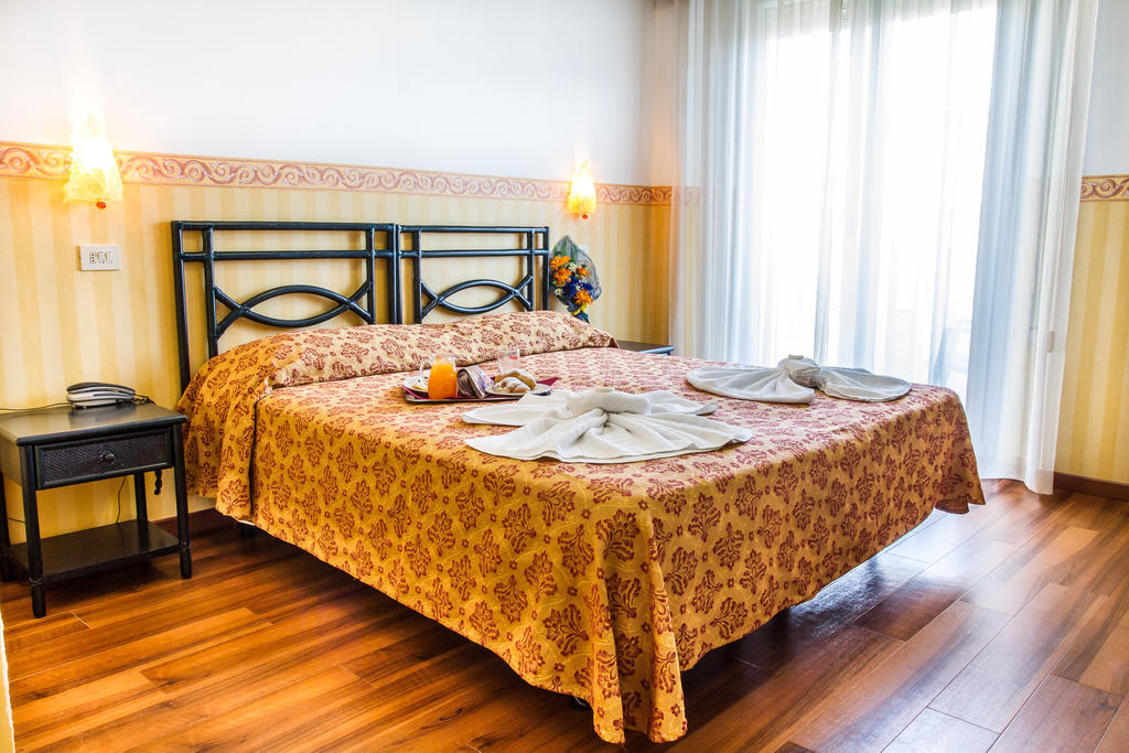 Hotel Consul - Family Hotel Riccione Pokoj fotografie